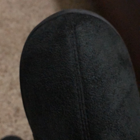 NEW Comfy Classic pair of moccasin slippers - Picture 5 of 9